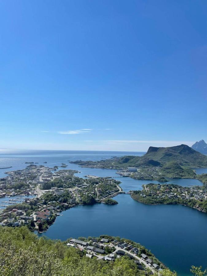Romslig Leilighet Sentralt I Svolvaer Sentrum Esterno foto