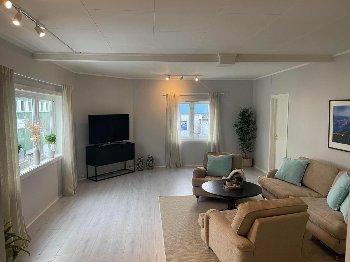 Romslig Leilighet Sentralt I Svolvaer Sentrum Esterno foto