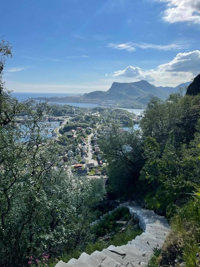 Romslig Leilighet Sentralt I Svolvaer Sentrum Esterno foto